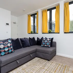  Apartment Flat 7- Spacious Flat In The Heart Of